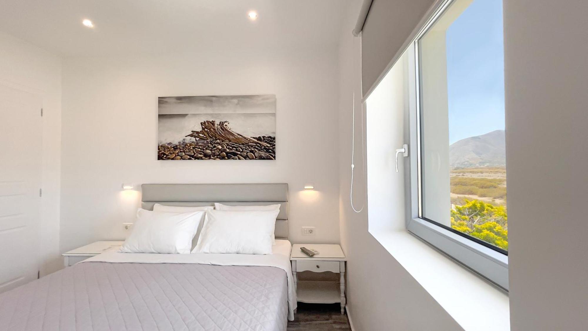 Hermoso Luxury Suites 모노리토스 객실 사진