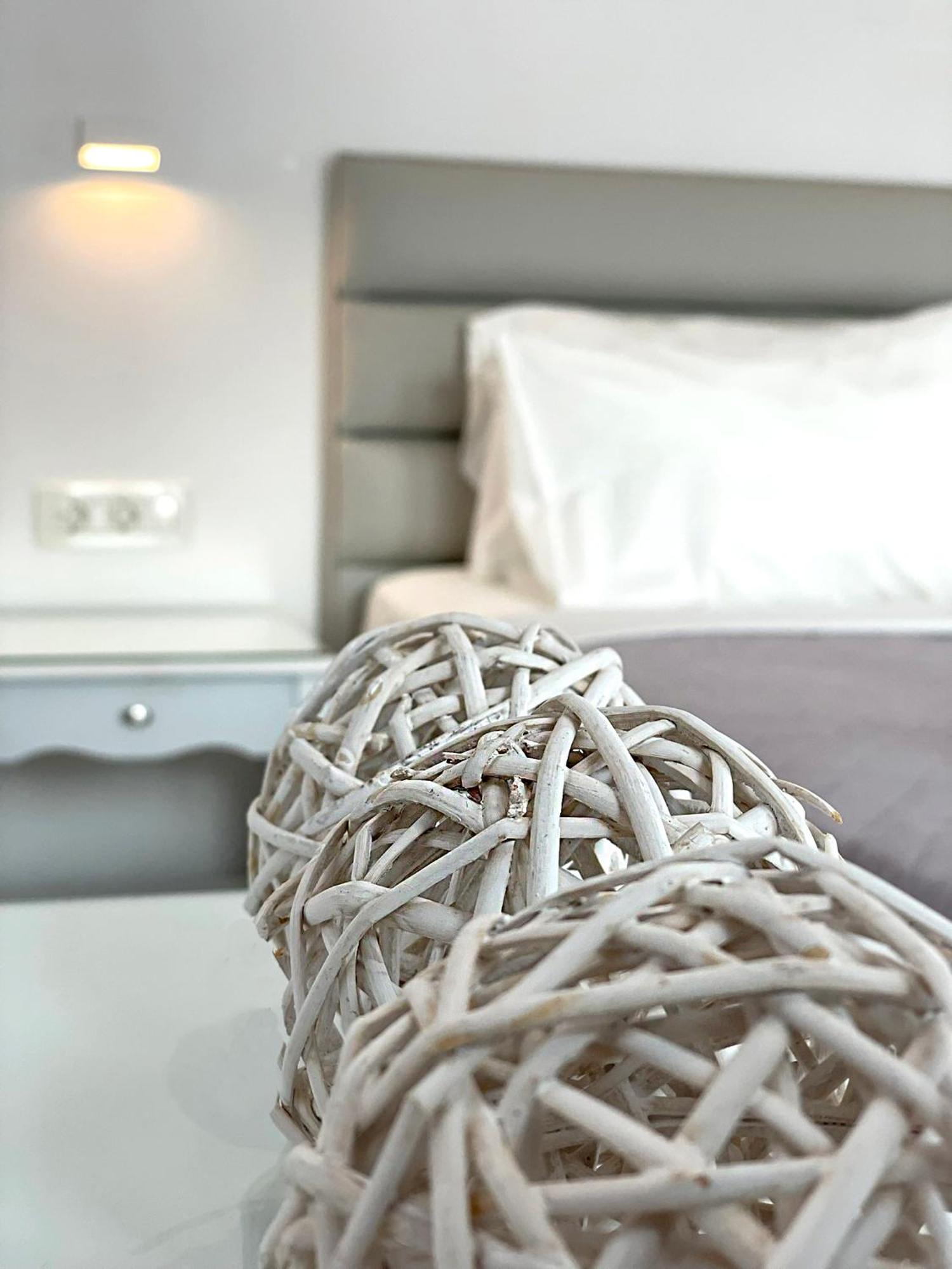 Hermoso Luxury Suites 모노리토스 객실 사진
